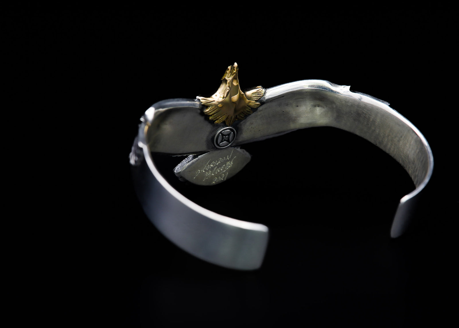 EB5:K18 Head Eagle Arabesque Bangle｜Horizon Blue Jewelry